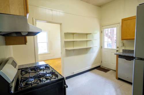 S Bed AVAILABLE 8/1/25 - First Floor Apartment One Block From Shop 7
