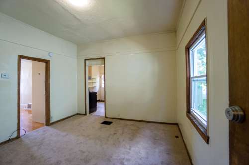 S Bed AVAILABLE 8/1/25 - First Floor Apartment One Block From Shop 2