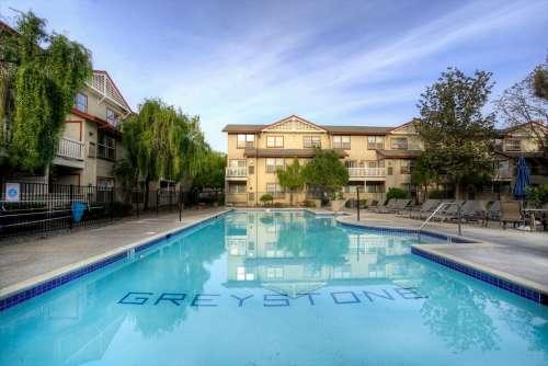 S Bed Greystone Apartments & Townhomes 100