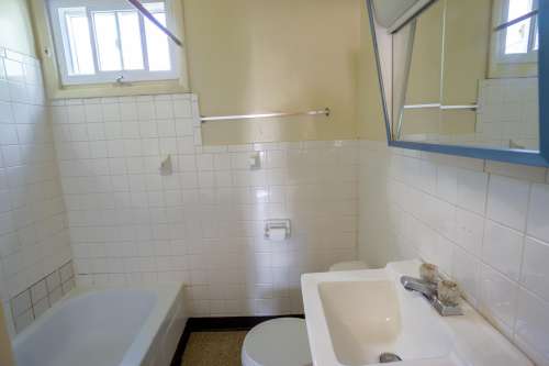 S Bed AVAILABLE 8/1/25 - First Floor Apartment One Block From Shop 6