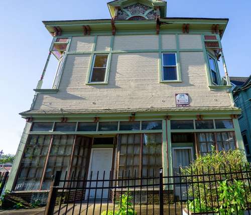 S Bed AVAILABLE 8/1/25 - First Floor Apartment One Block From Shop 13