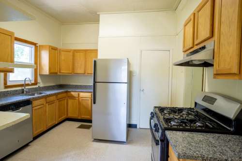 S Bed AVAILABLE 8/1/25 - First Floor Apartment One Block From Shop 9