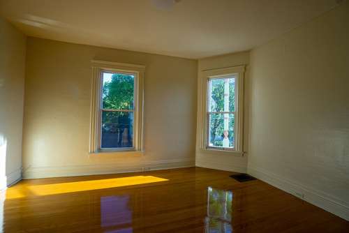 S Bed AVAILABLE 8/1/25 - First Floor Apartment One Block From Shop 17