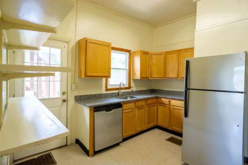 S Bed AVAILABLE 8/1/25 - First Floor Apartment One Block From Shop 8