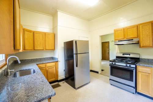 S Bed AVAILABLE 8/1/25 - First Floor Apartment One Block From Shop 10
