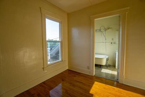 S Bed AVAILABLE 8/1/25 - First Floor Apartment One Block From Shop 19