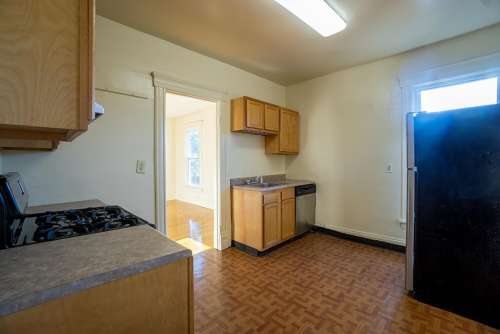 S Bed AVAILABLE 8/1/25 - First Floor Apartment One Block From Shop 20