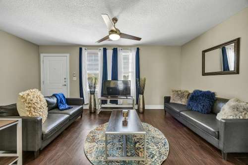 S Bed The Avenue at San Marcos Apartments 8