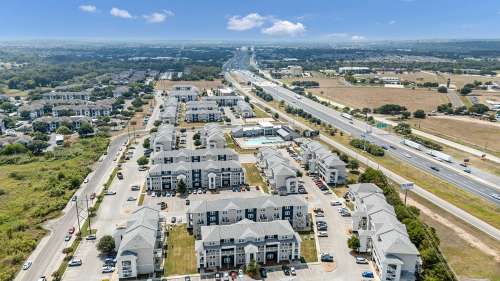 S Bed The Avenue at San Marcos Apartments 6
