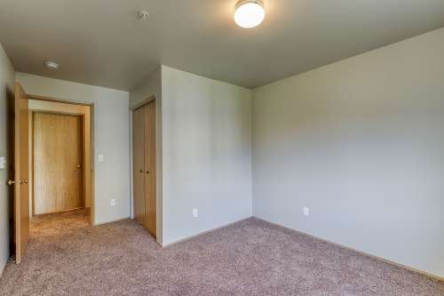 S Bed Emerald Downs Apartments 34