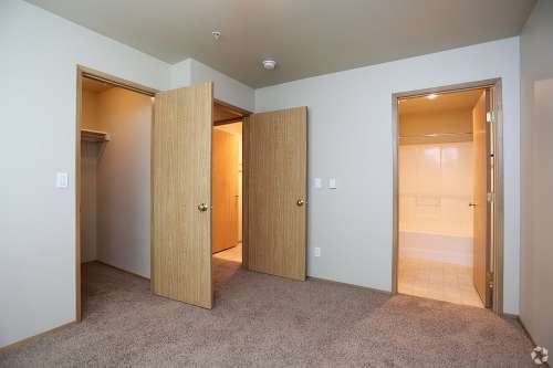 S Bed Emerald Downs Apartments 37