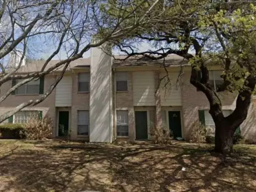 2025-10/BAYLOR-Apartment-Building-16738550.webp