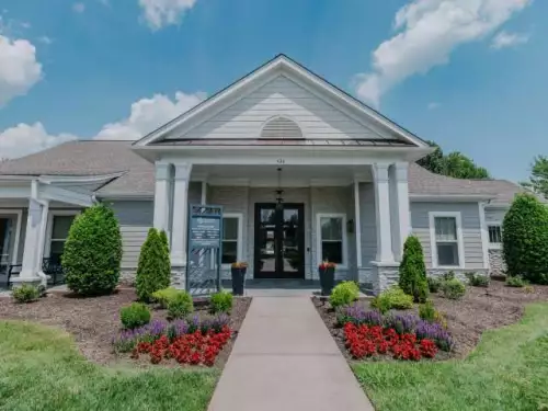 MIDDLE-TENNESSEE-Apartment-Building-16752375.webp