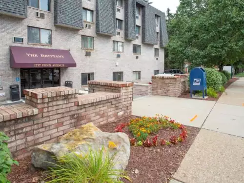 S Bed Brittany Apartments 1