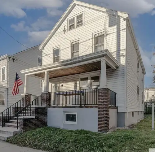2025-10/RUTGERS-Apartment-Building-16773756.webp
