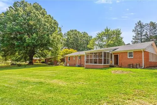 2025-10/WAKE-FOREST-Apartment-Building-16777159.webp