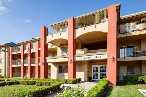 S Bed Lakeshore Apartments - Lake Views! 217