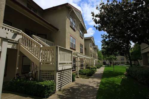 S Bed Greystone Apartments & Townhomes 144