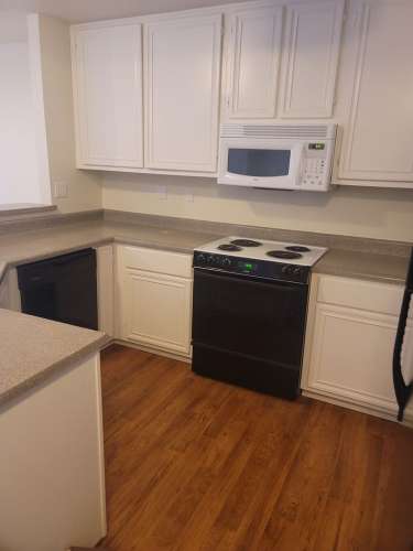 S Bed Lakeshore Apartments - Lake Views! 183