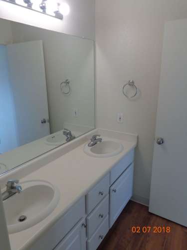 S Bed Greystone Apartments & Townhomes 126