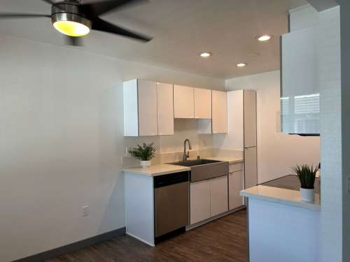 S Bed Uptown Fullerton 48