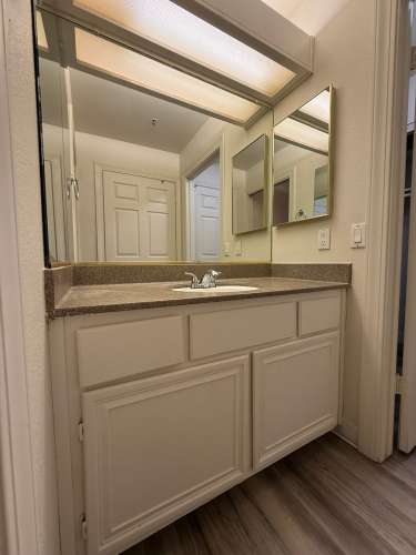 S Bed Lakeshore Apartments - Lake Views! 269