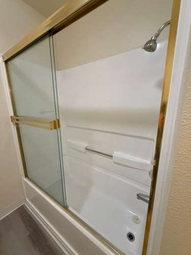 S Bed Lakeshore Apartments - Lake Views! 285