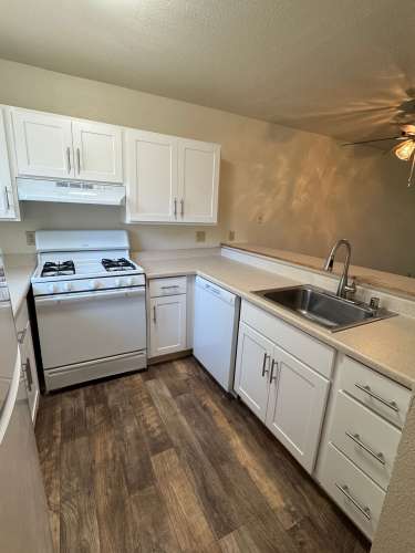 S Bed Stonegate Village Apartments & Townhomes 197