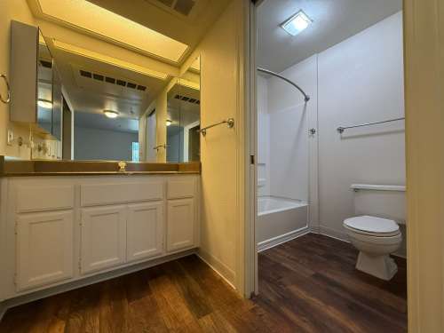 S Bed Lakeshore Apartments - Lake Views! 263