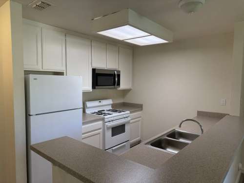 S Bed Lakeshore Apartments - Lake Views! 281