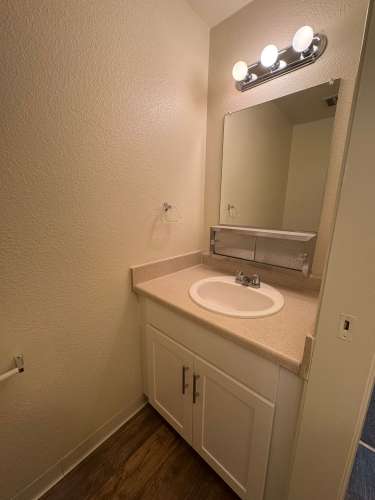 S Bed Stonegate Village Apartments & Townhomes 200