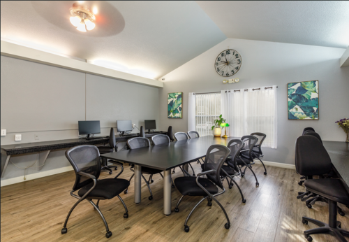 S Bed Greystone Apartments & Townhomes 110