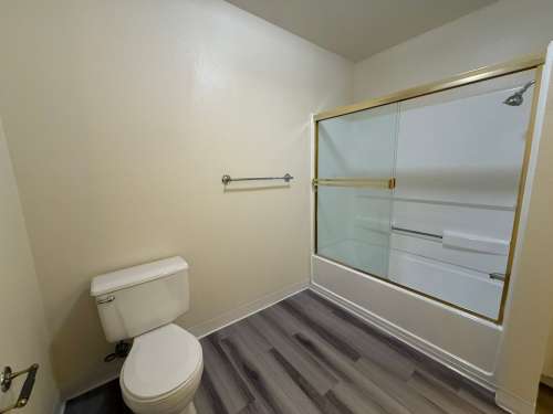 S Bed Lakeshore Apartments - Lake Views! 284