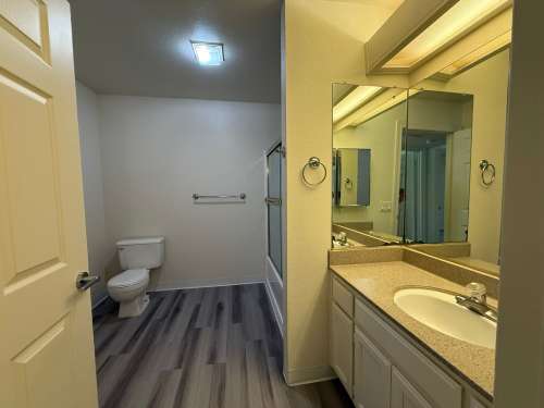 S Bed Lakeshore Apartments - Lake Views! 282