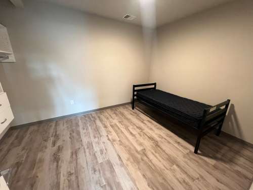 S Bed Clover Commons 16