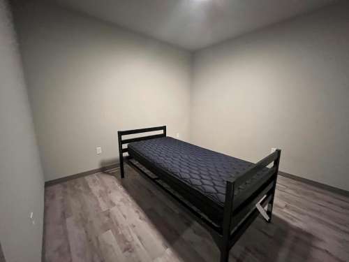 S Bed Clover Commons 299