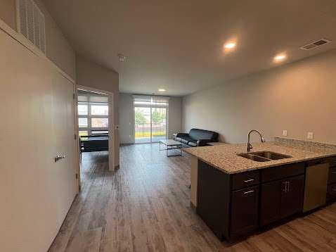 S Bed Clover Commons 202