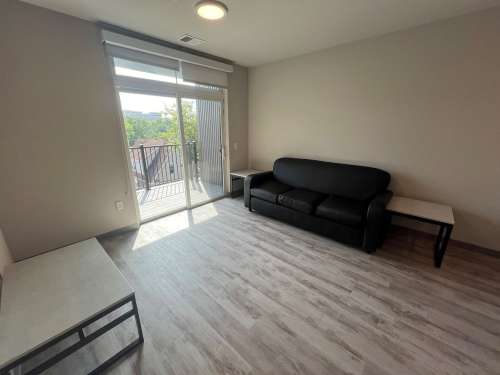 S Bed Clover Commons 38