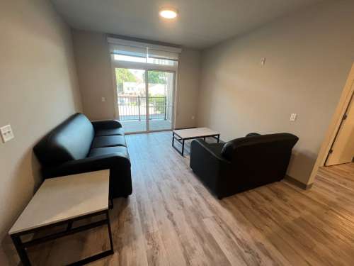 S Bed Clover Commons 77