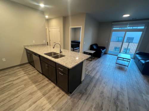 S Bed Clover Commons 304