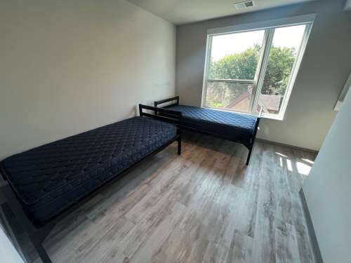 S Bed Clover Commons 162