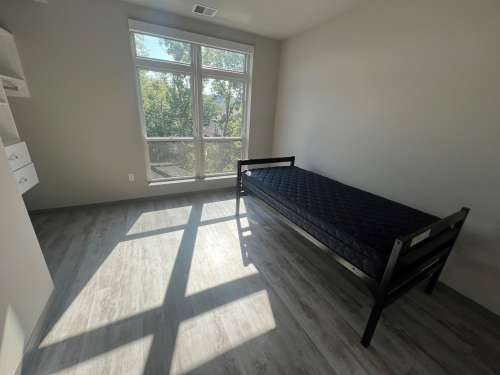 S Bed Clover Commons 372