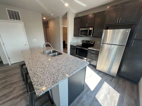 S Bed Clover Commons 82