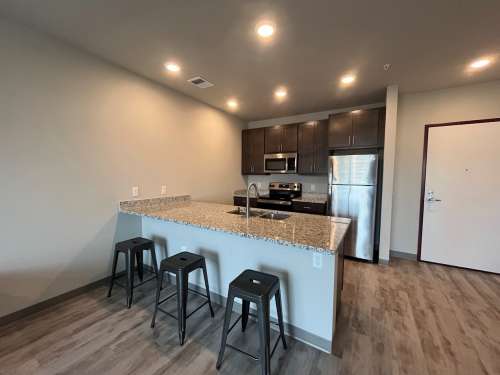 S Bed Clover Commons 207