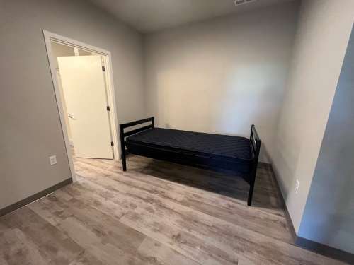 S Bed Clover Commons 289