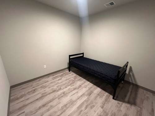 S Bed Clover Commons 19