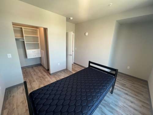 S Bed Clover Commons 24