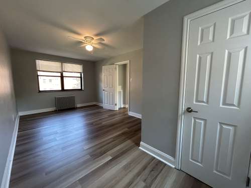 S Bed Royal Garden Apartments 52