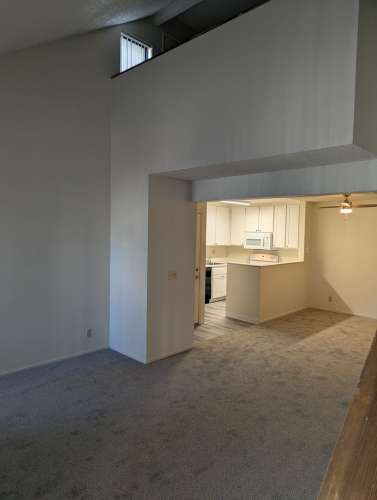 S Bed Eastlake Apartments 50