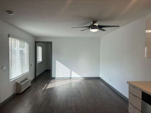 S Bed Uptown Fullerton 58